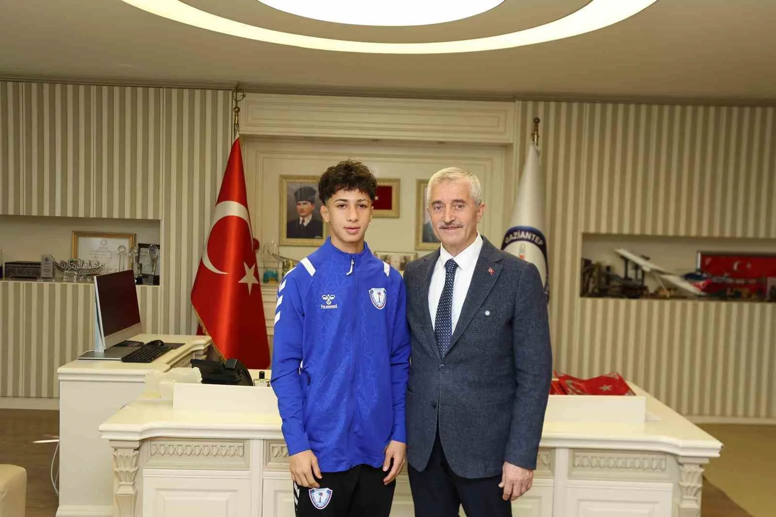 U17 Avrupa Şampiyonası'nda Muhammed Gölha'dan gümüş madalya