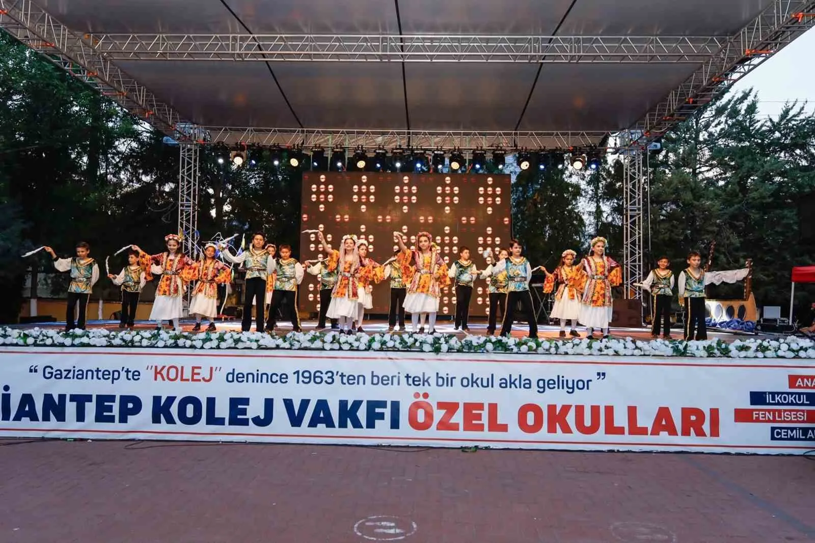 GKV'liler Anadolu'yu 'Dansın Renkleriyle' sahneye taşıdı