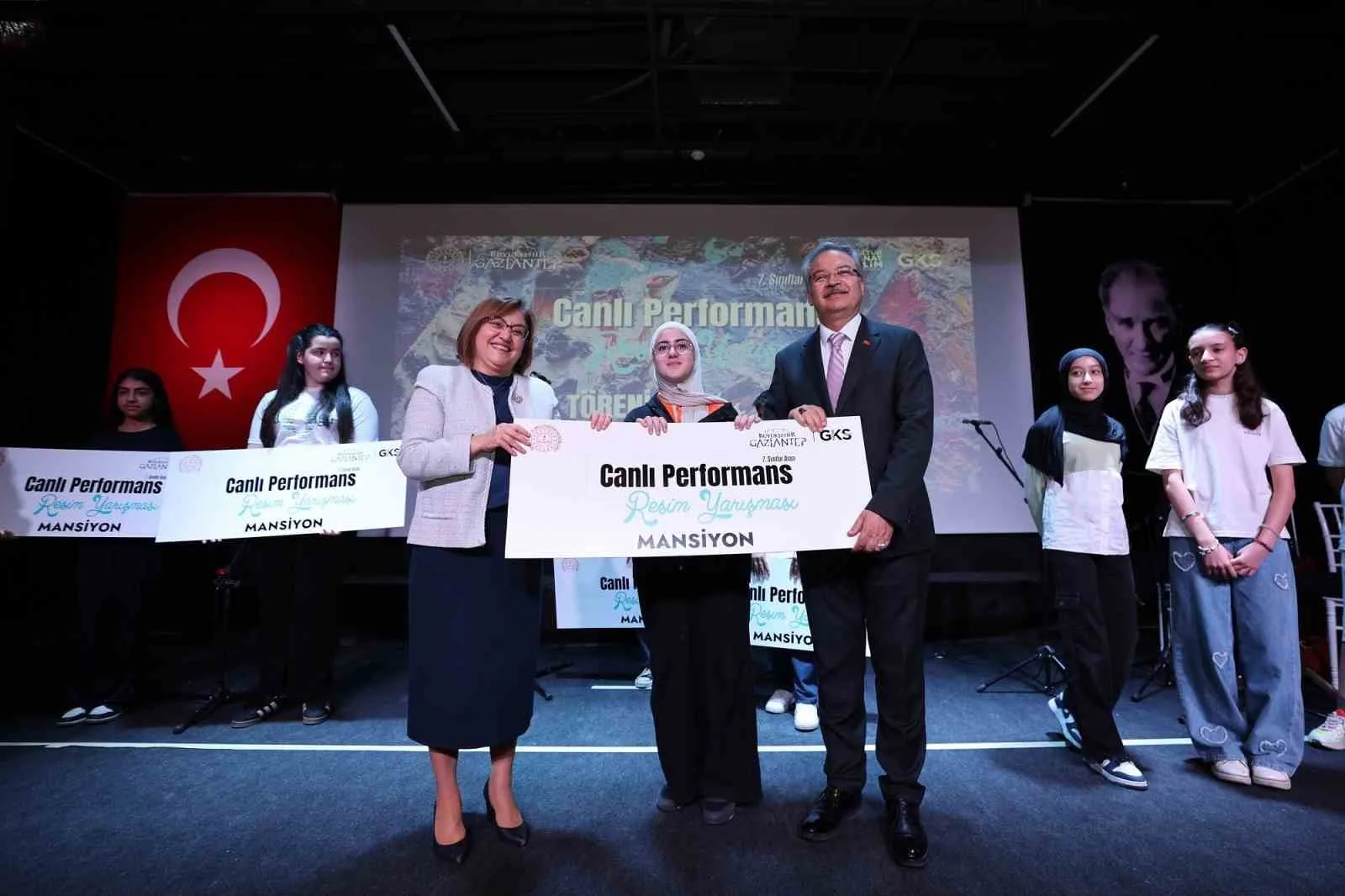 Gaziantep'te sanatla yükselen öğrenciler ödüllendirildi