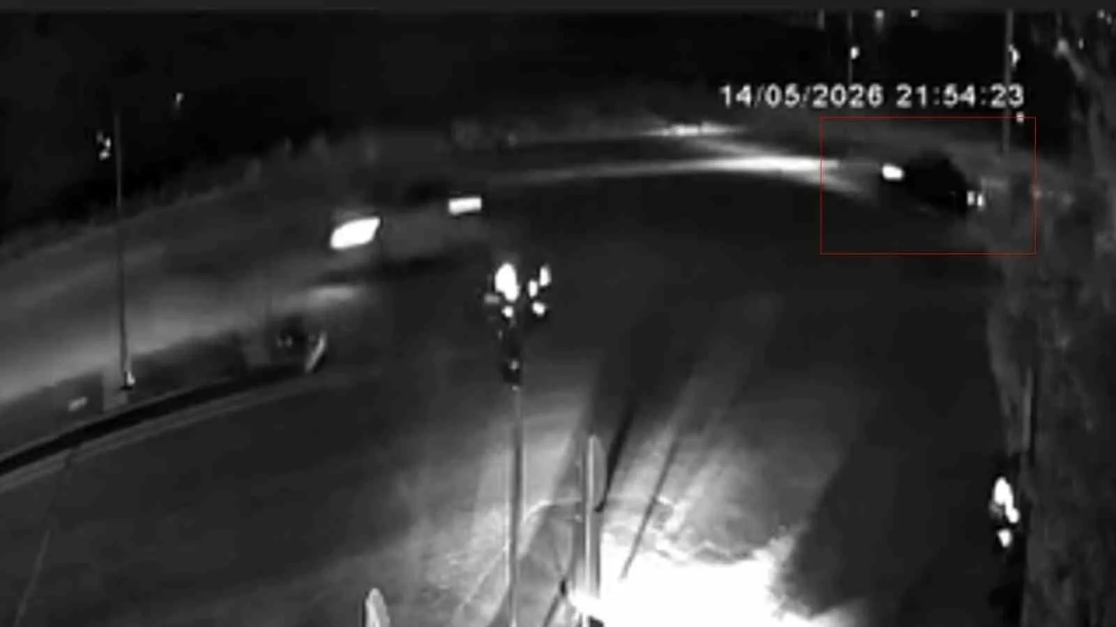 Kontrolden çıkan otomobil tren yoluna uçtu, 3 kişi yaralandı