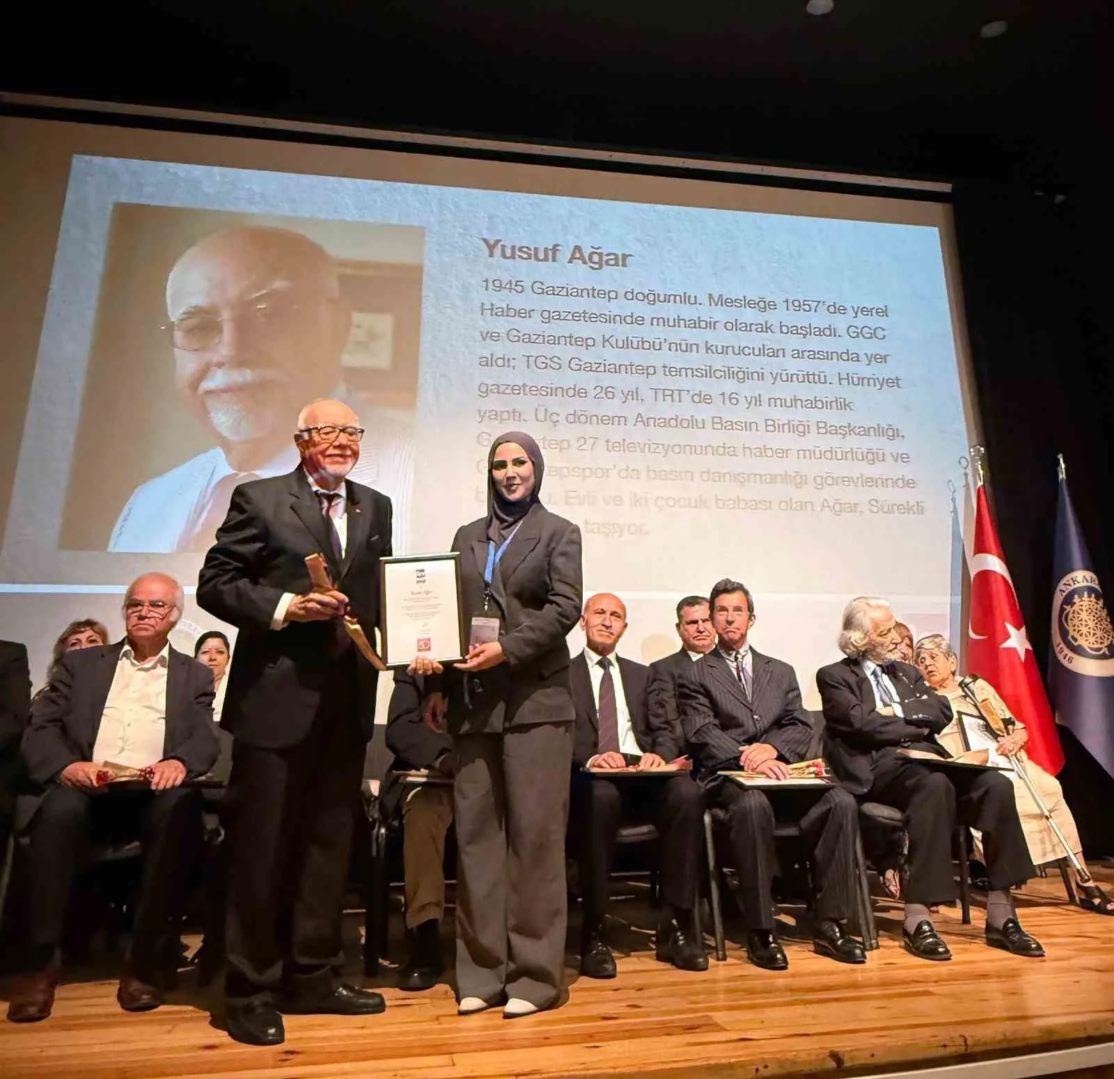 Duayen Gazeteci Ağar'a "Meslekte 50 Yıl Onur Ödülü" verildi
