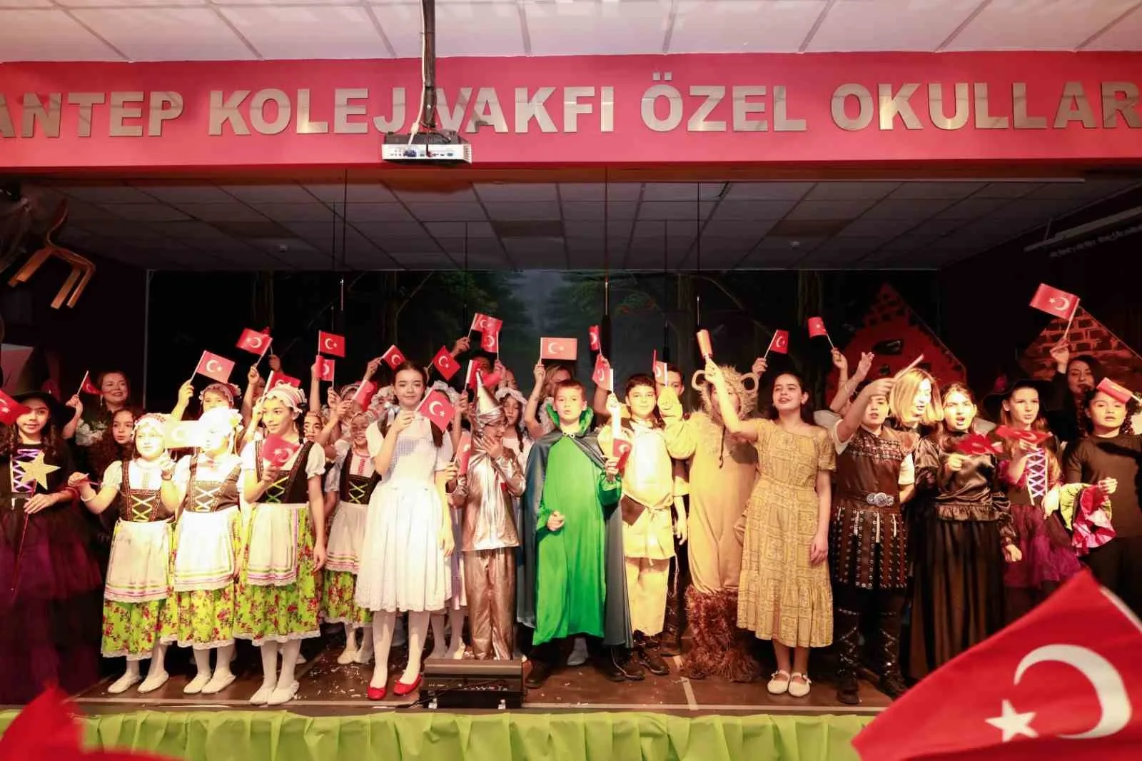 Gaziantep Kolej Vakfı'nda dünya klasikleri müzikallerle sahneleniyor