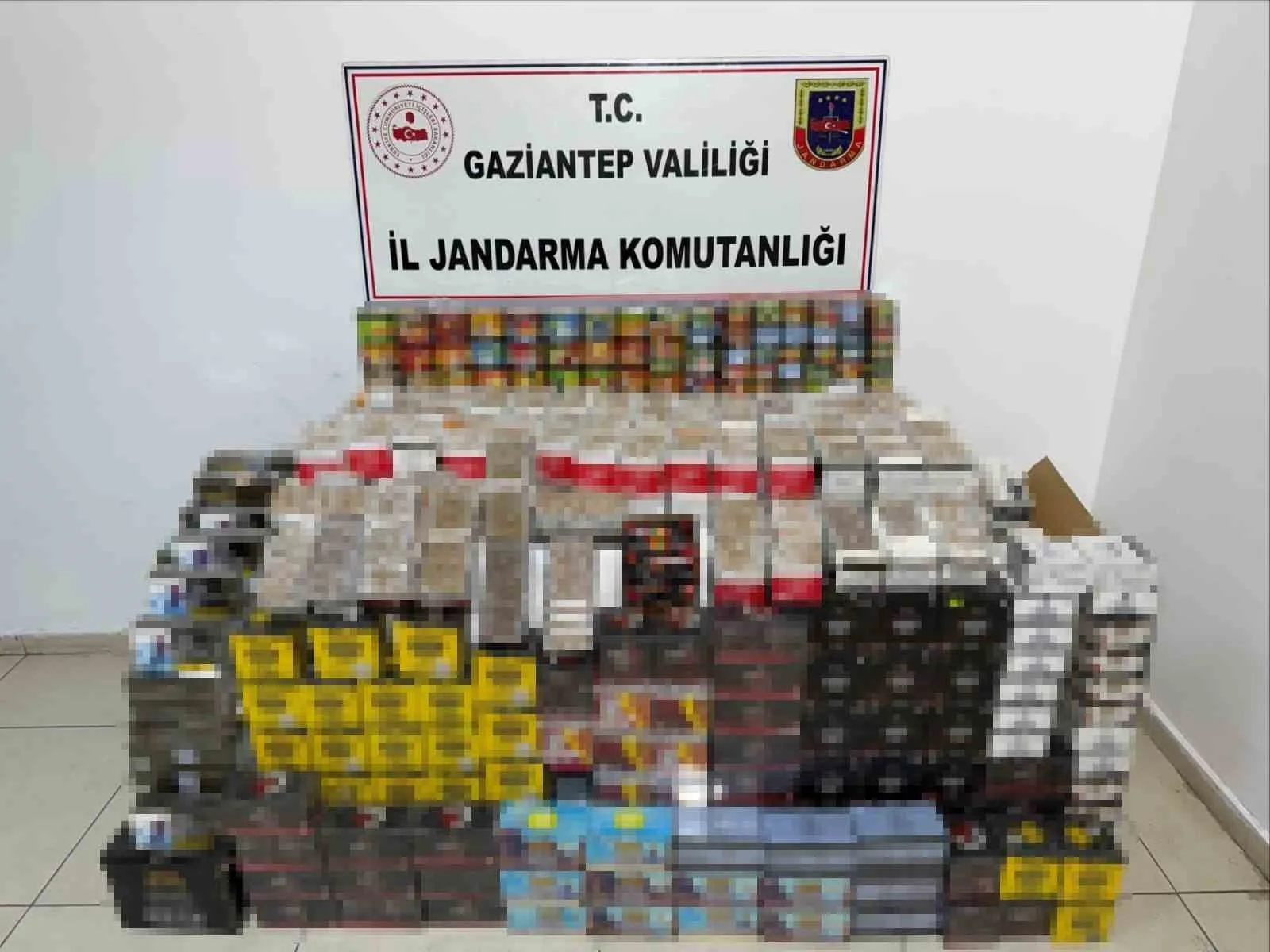 Gaziantep'te 1, 8 milyon TL değerinde kaçak ürün ele geçirildi: 1 gözaltı