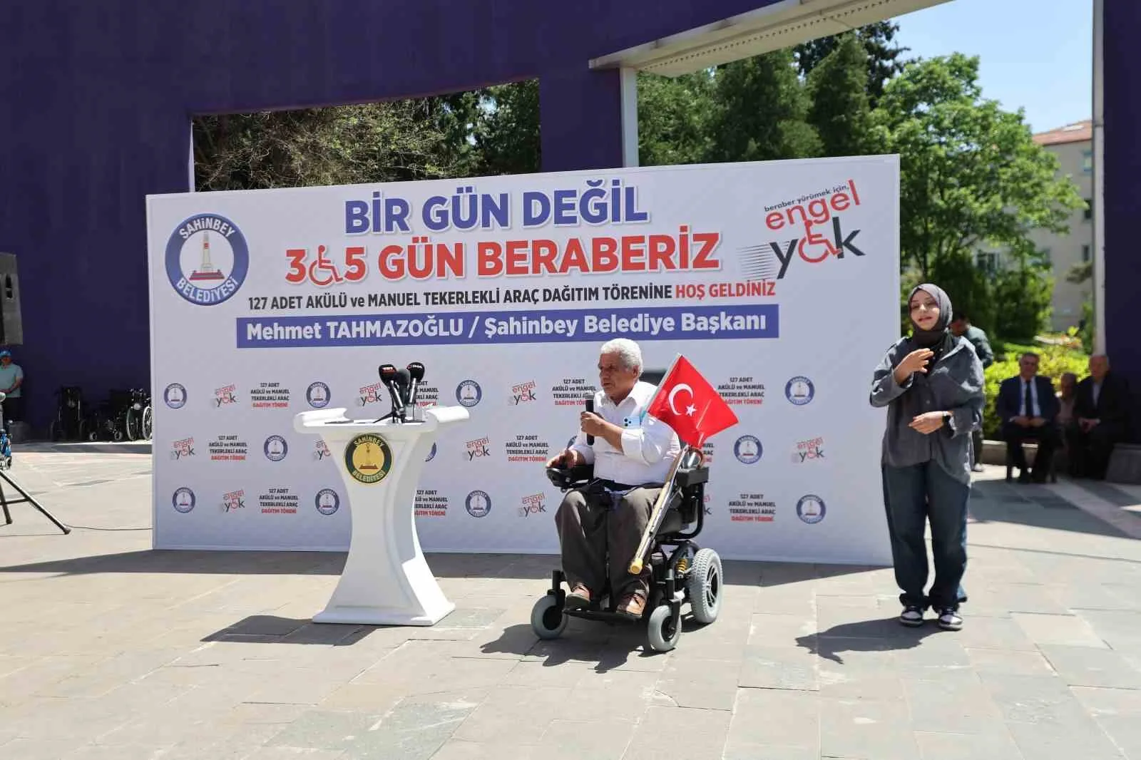 Şahinbey Belediyesi 5 bin engellinin 'eli ayağı' oldu