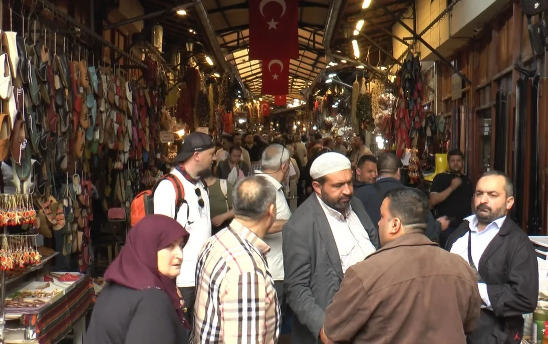 Gaziantep'in tarihi çarşılarında bayram yoğunluğu
